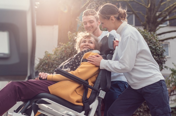 transporting-seniors-to-their-medical-appointments